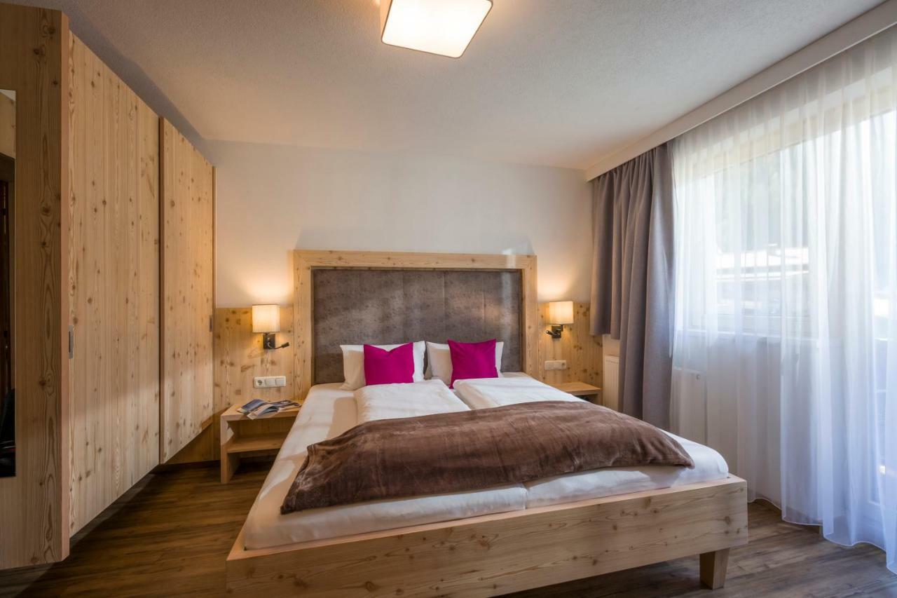 Hotel Maximilian Mayrhofen Exterior photo