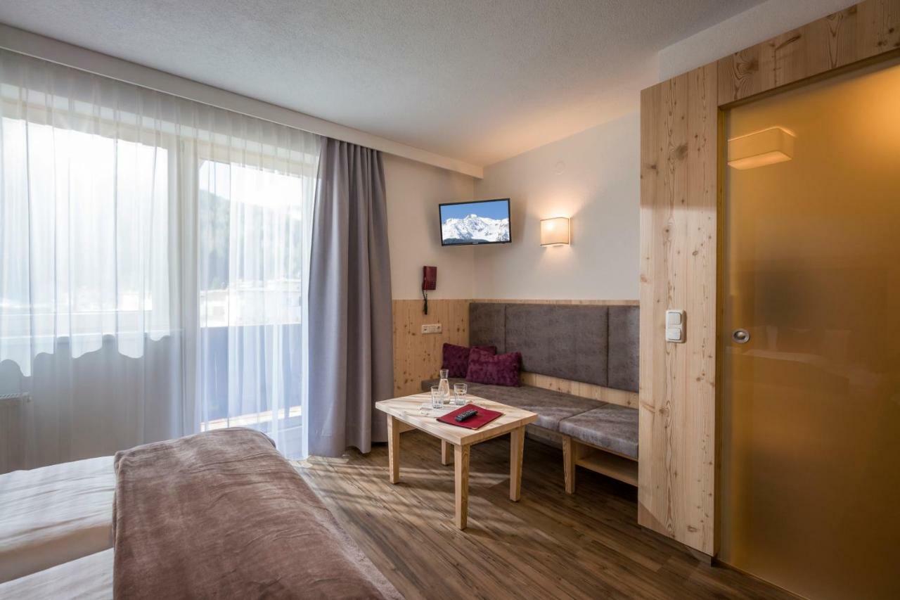 Hotel Maximilian Mayrhofen Exterior photo