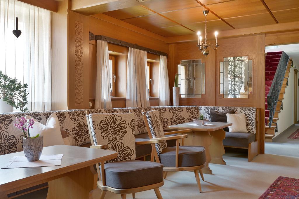Hotel Maximilian Mayrhofen Room photo