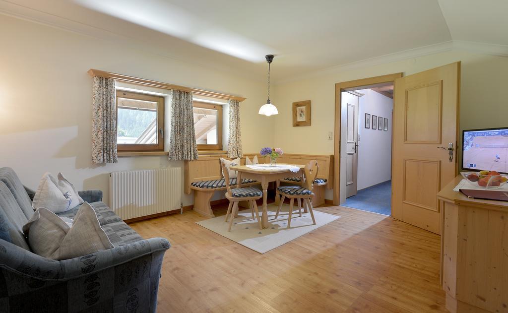 Hotel Maximilian Mayrhofen Room photo